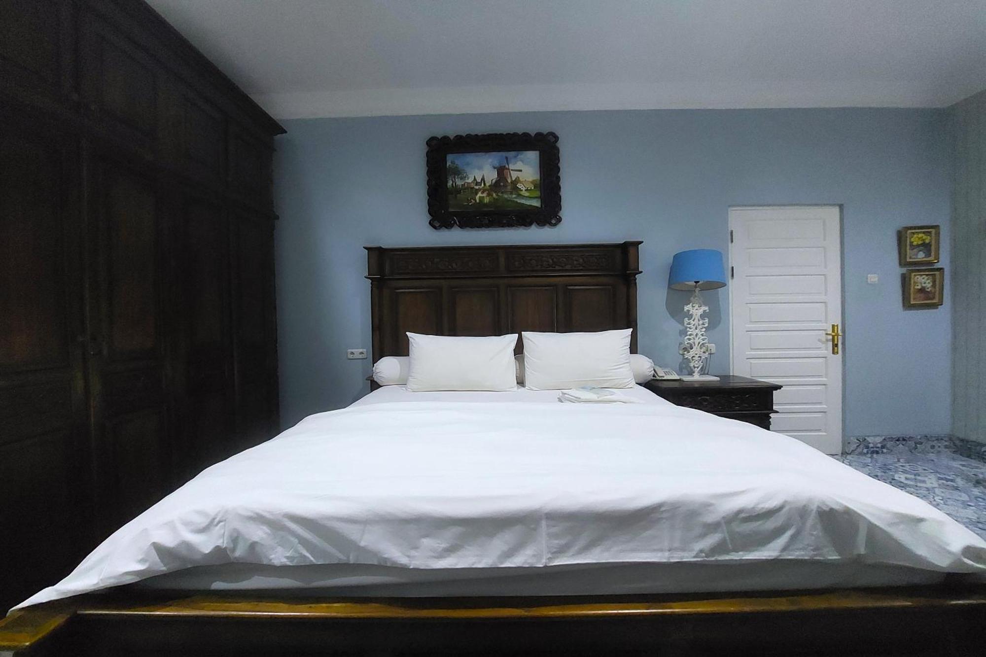 Nonie'S Huis Hotel Медан Екстериор снимка
