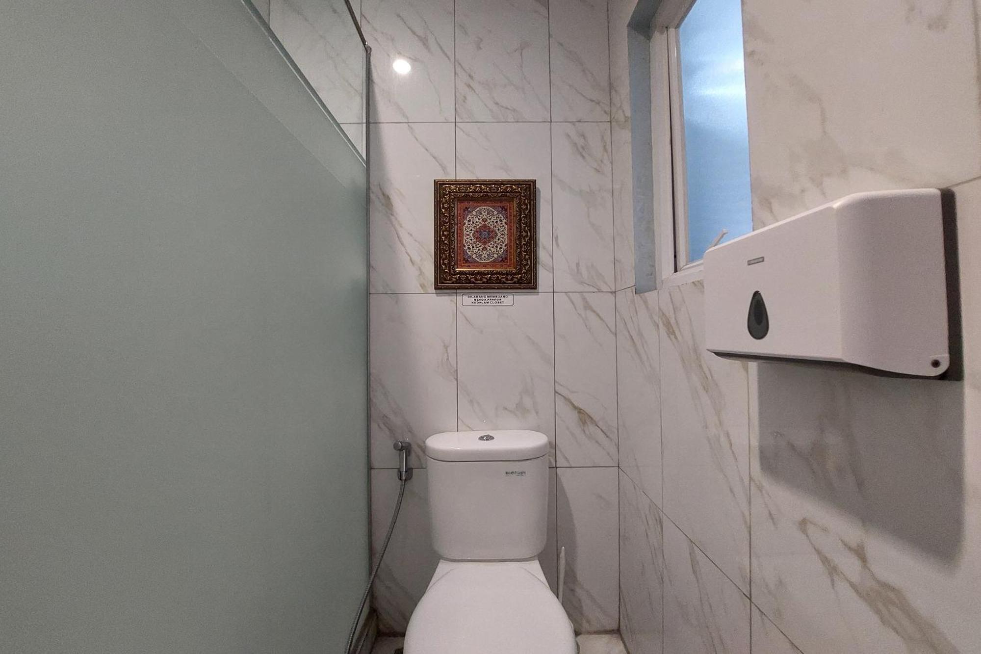 Nonie'S Huis Hotel Медан Екстериор снимка
