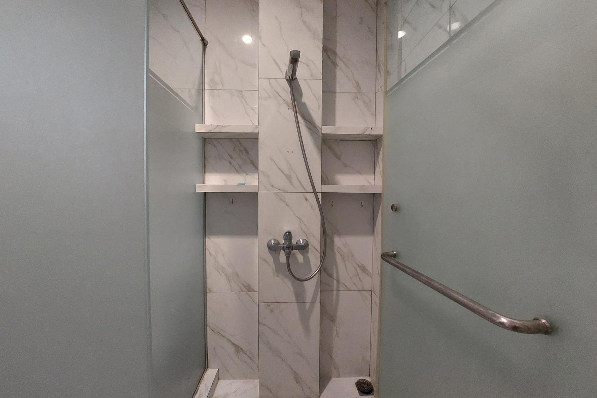 Nonie'S Huis Hotel Медан Екстериор снимка