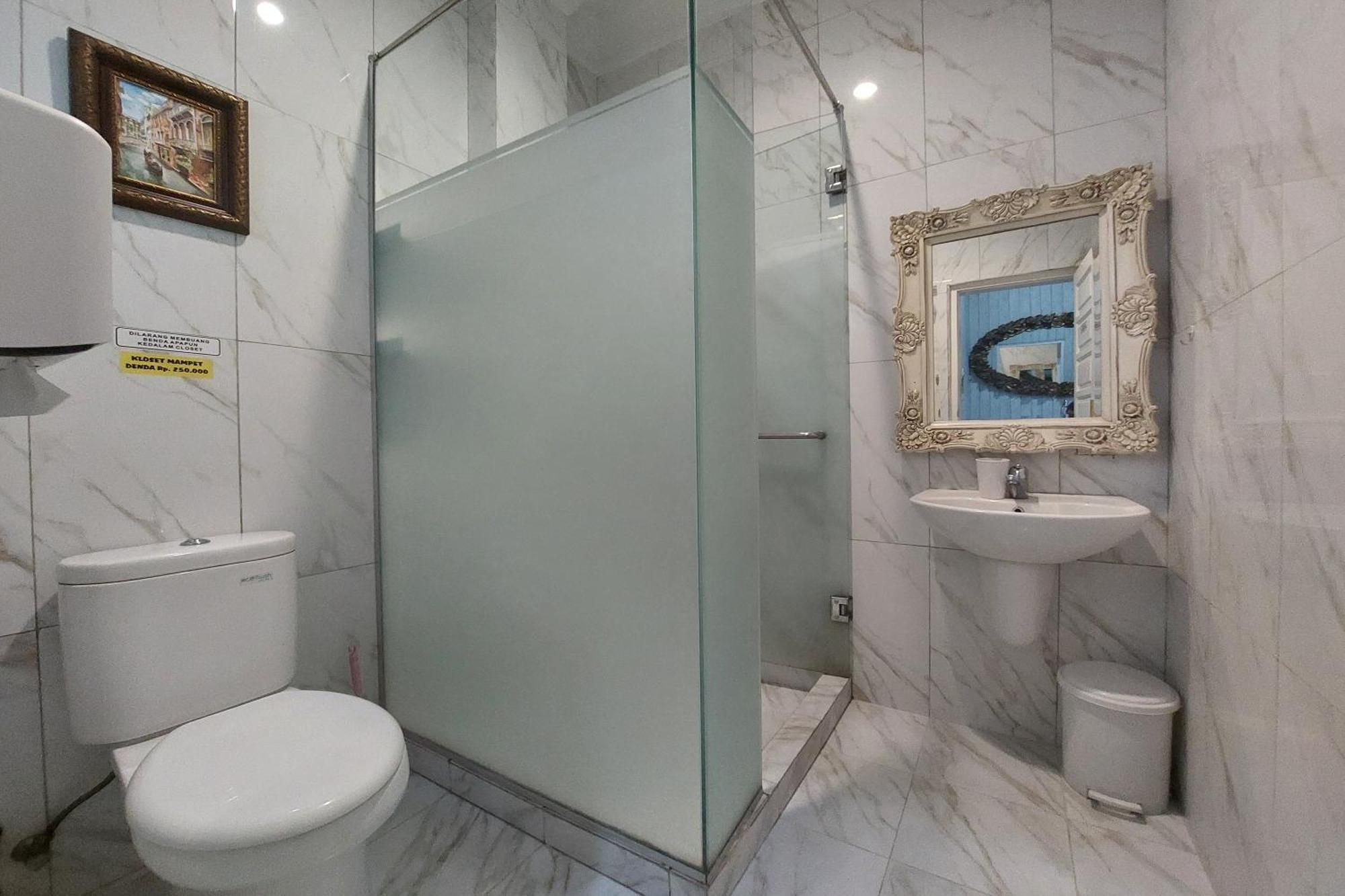 Nonie'S Huis Hotel Медан Екстериор снимка