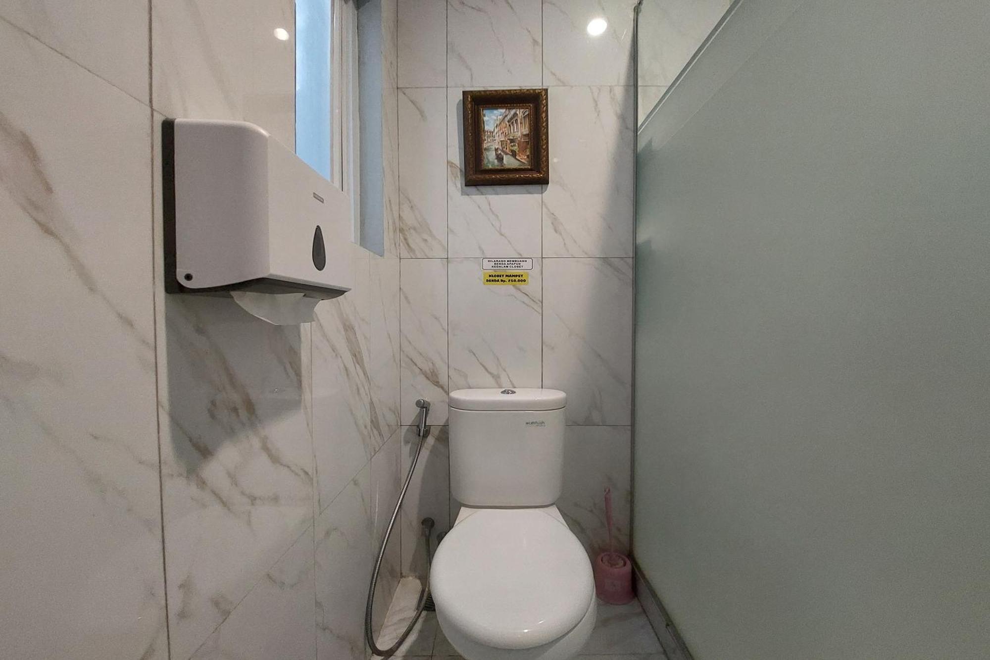 Nonie'S Huis Hotel Медан Екстериор снимка