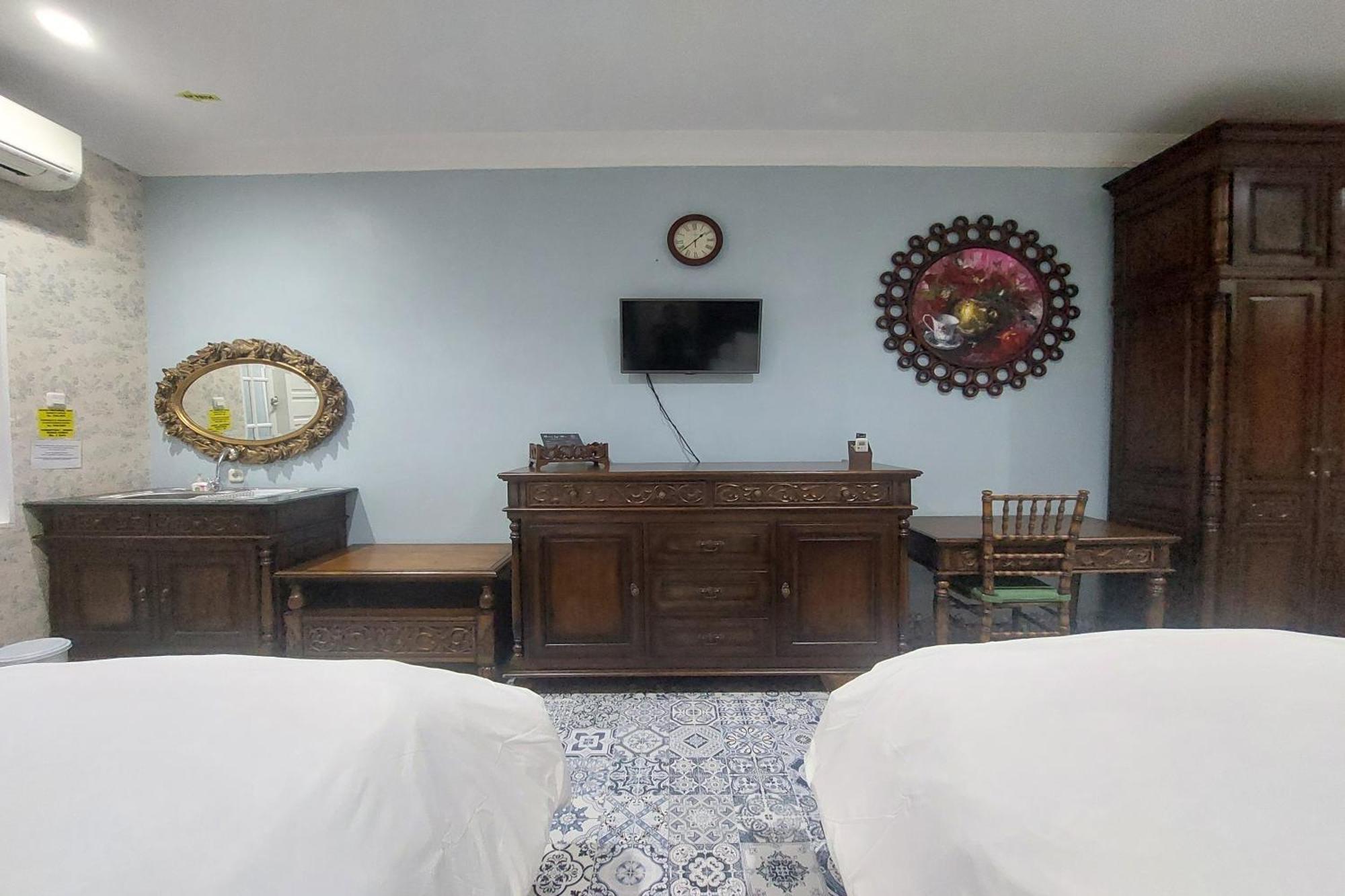 Nonie'S Huis Hotel Медан Екстериор снимка