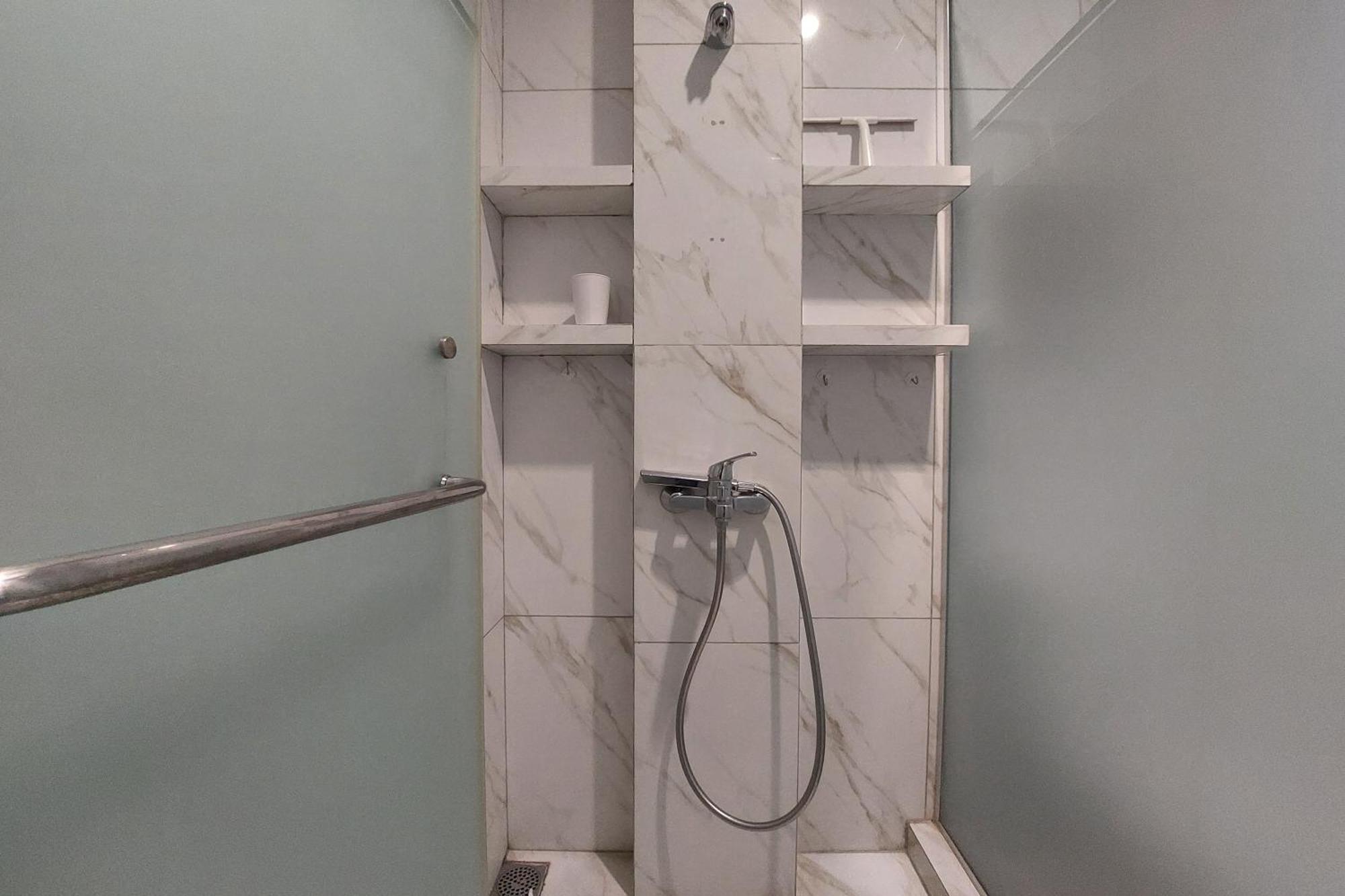Nonie'S Huis Hotel Медан Екстериор снимка