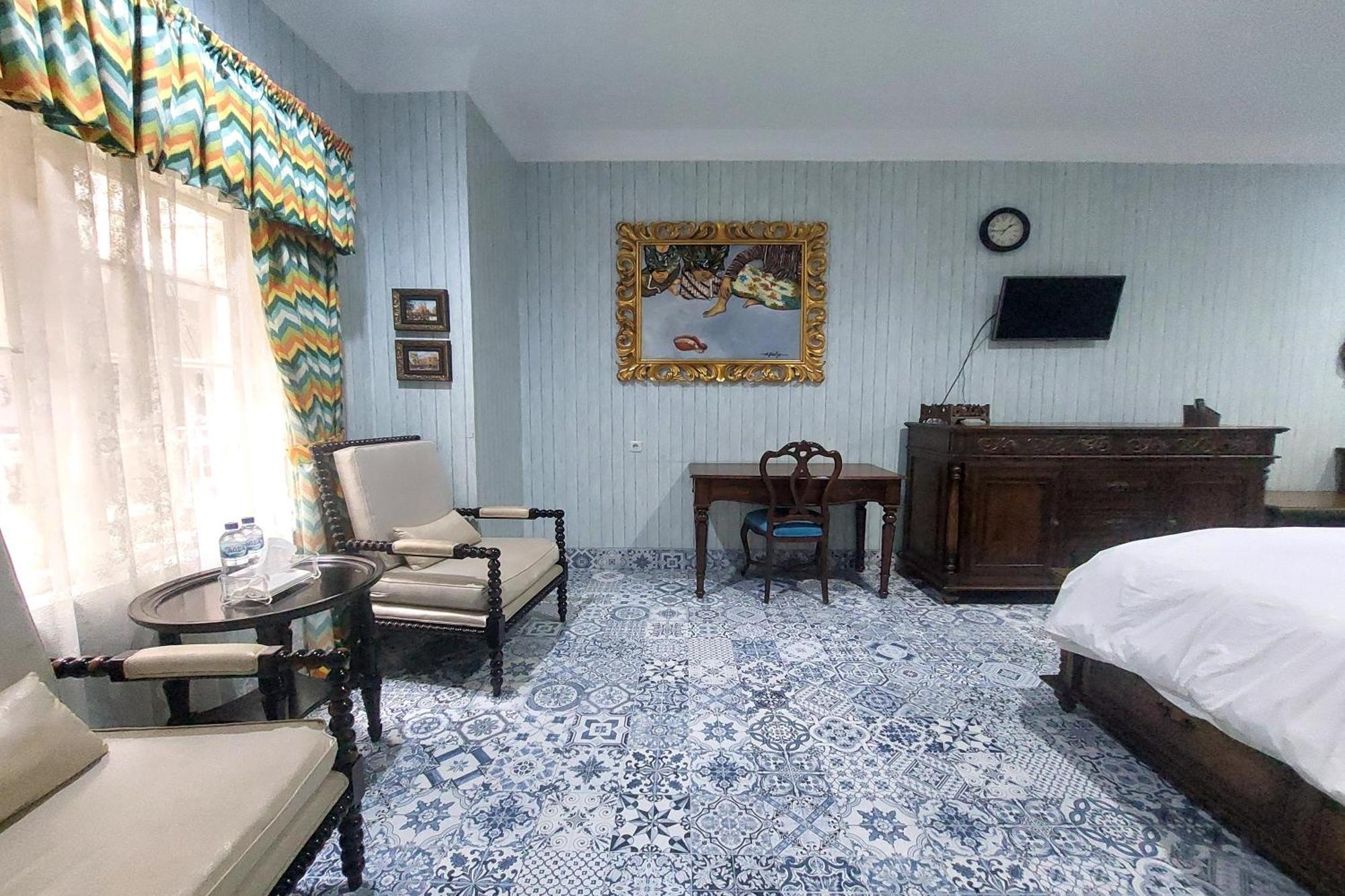 Nonie'S Huis Hotel Медан Екстериор снимка