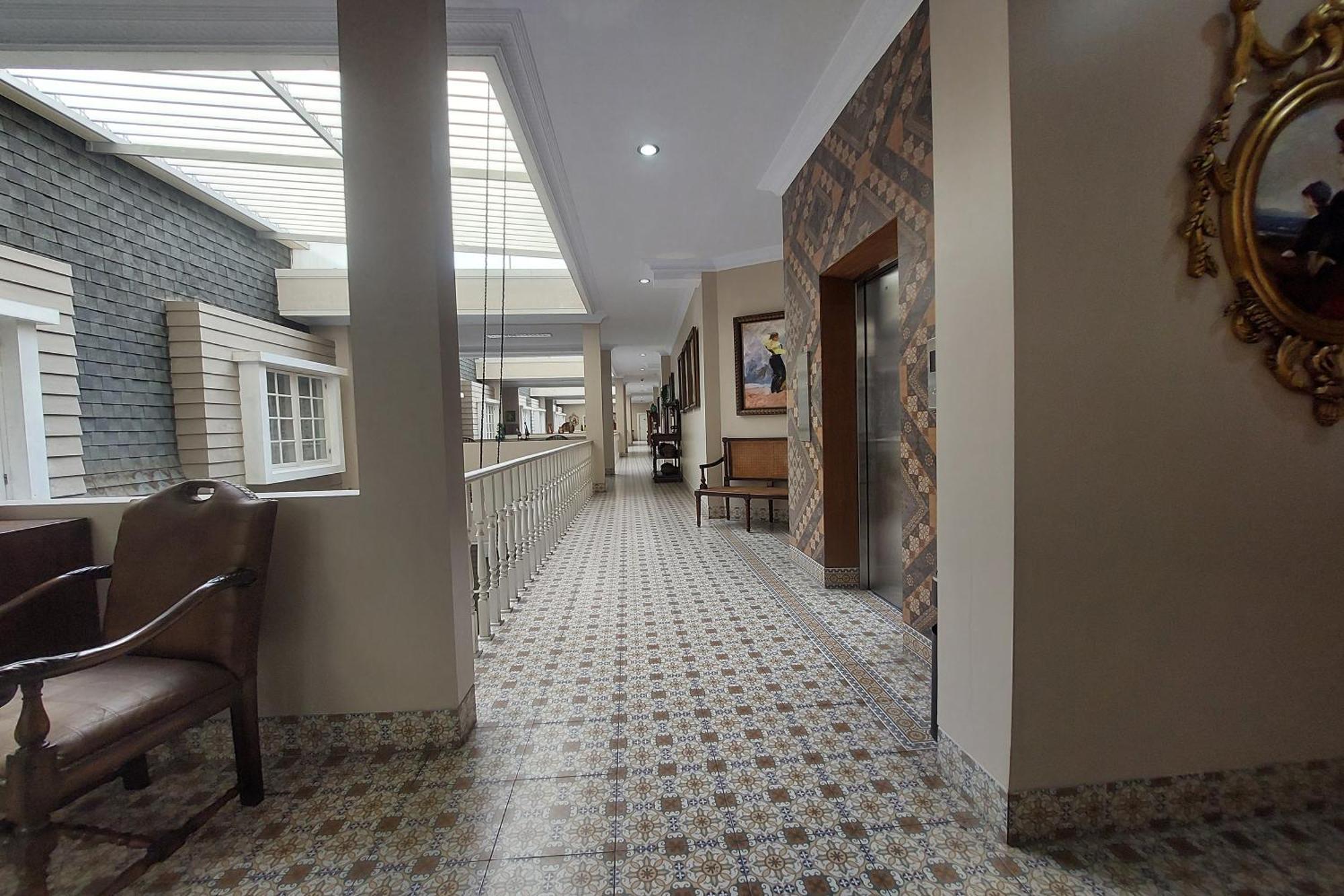 Nonie'S Huis Hotel Медан Екстериор снимка