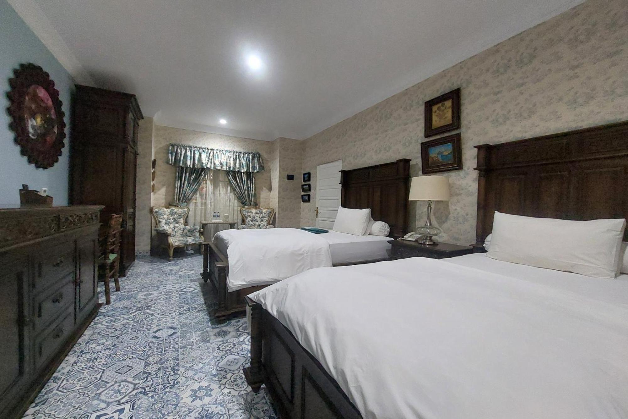 Nonie'S Huis Hotel Медан Екстериор снимка