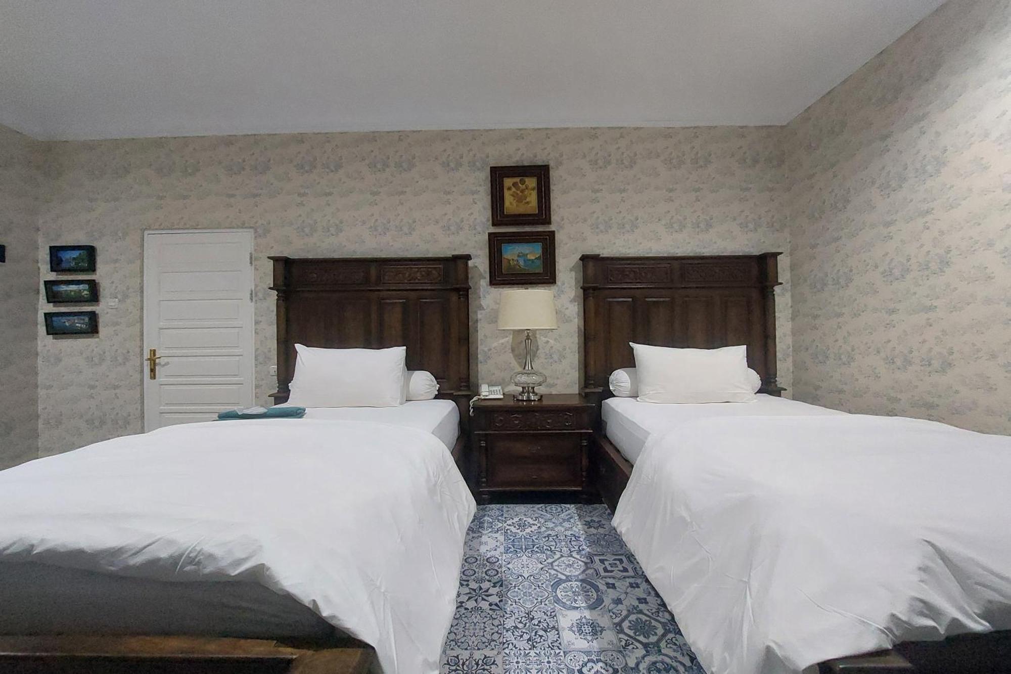 Nonie'S Huis Hotel Медан Екстериор снимка