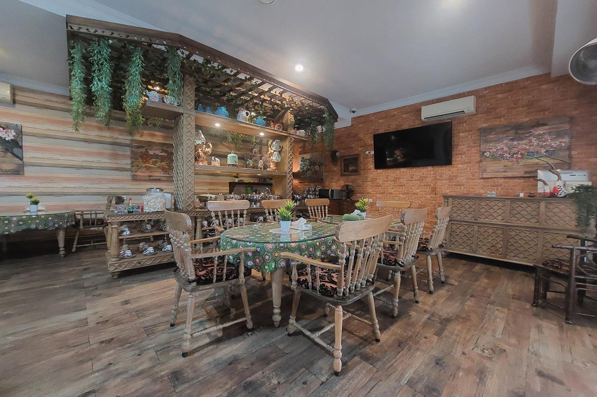 Nonie'S Huis Hotel Медан Екстериор снимка