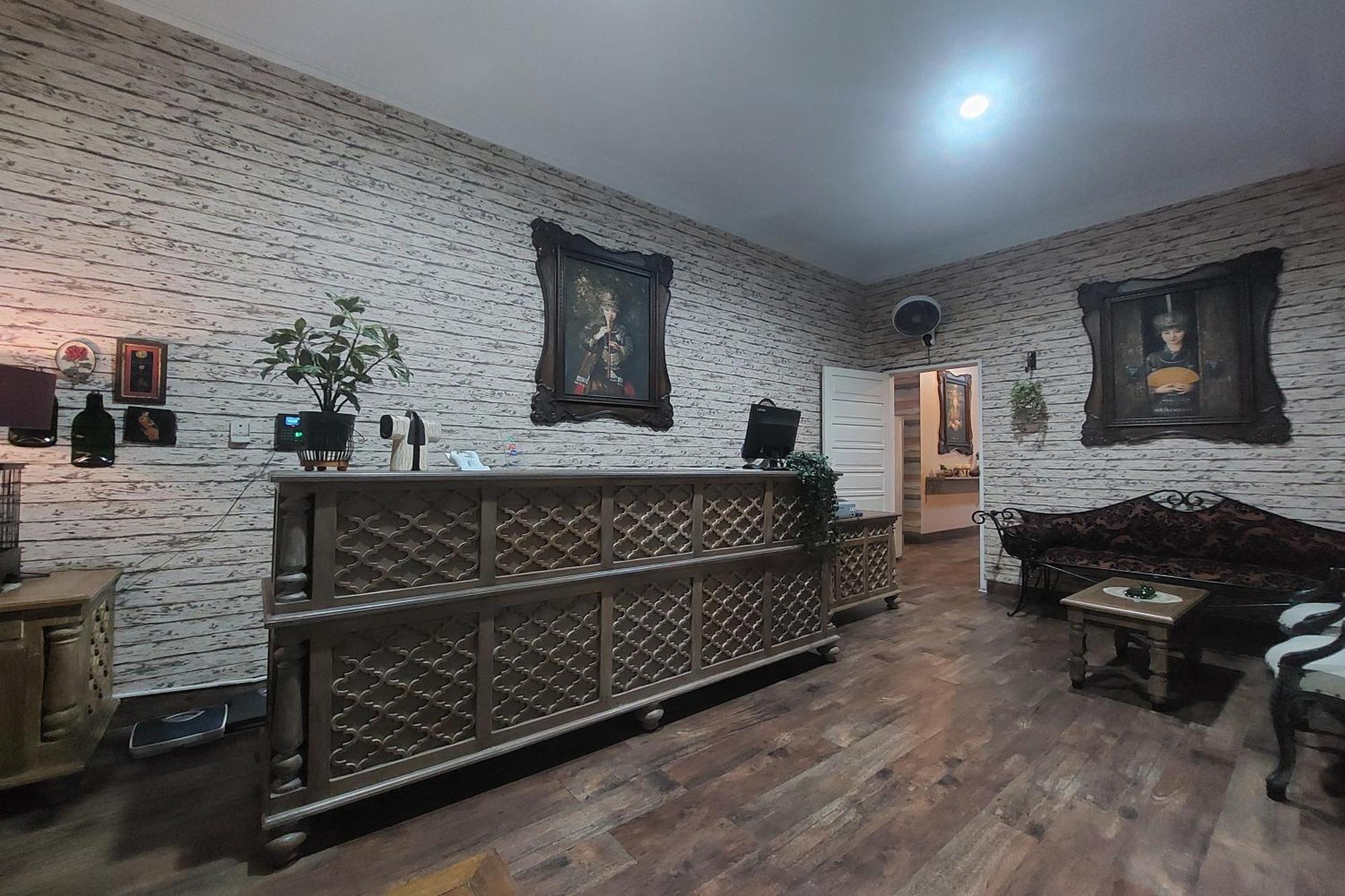 Nonie'S Huis Hotel Медан Екстериор снимка
