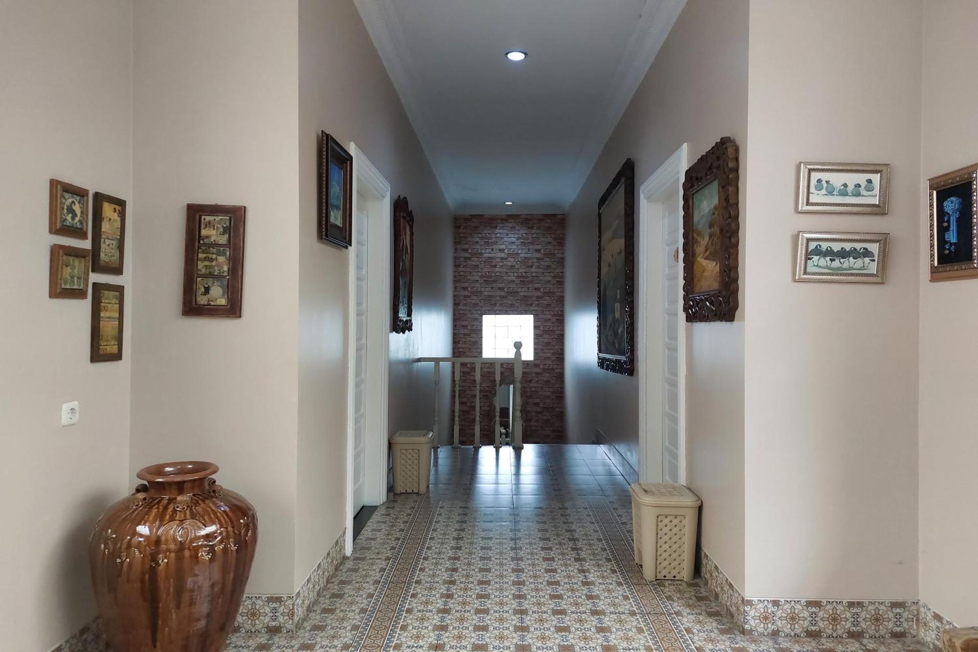 Nonie'S Huis Hotel Медан Екстериор снимка